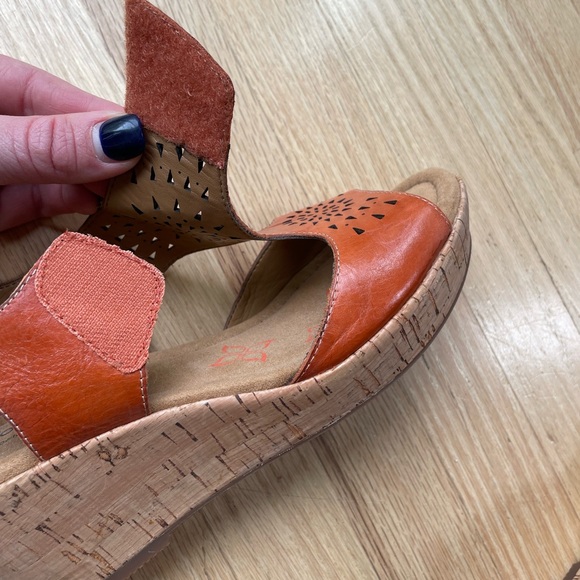 Comfortiva Leather Cork Wedge Sandals Size 8.5 in Excellent Condition - Picture 11 of 13